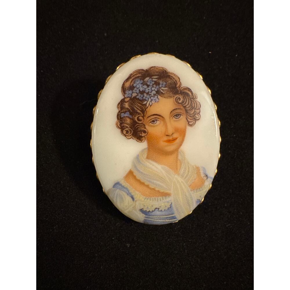 Vintage Cameo Brooch